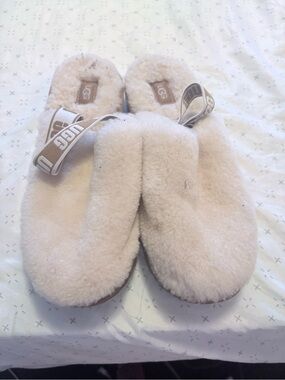 UGG kids Cozy Shearling Slip-On Slippers in Cream
